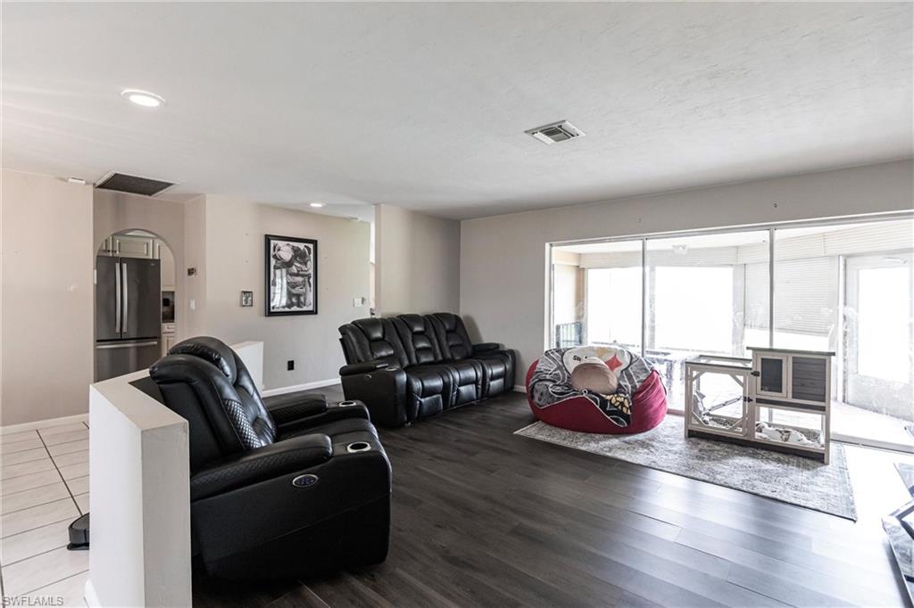 COUNTRY CLUB ESTATES - Residential