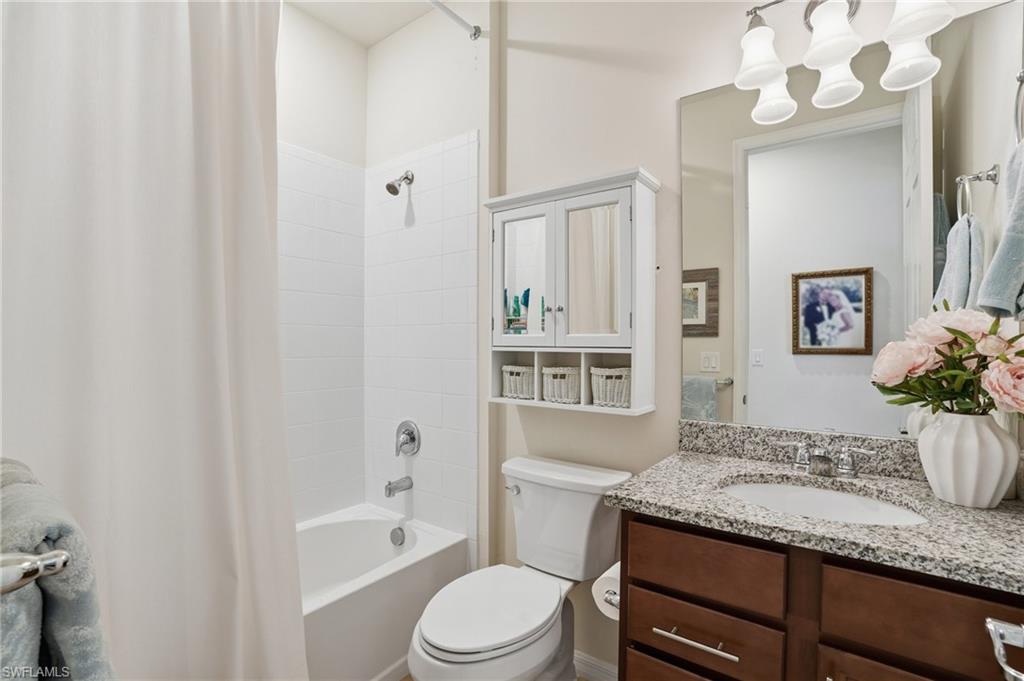 HAMPTON LAKES - Residential