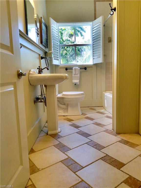 ALLEN COURT - Residential