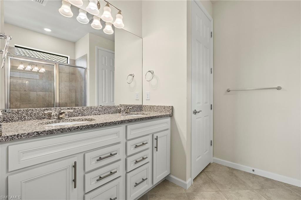 HAMPTON LAKES - Residential