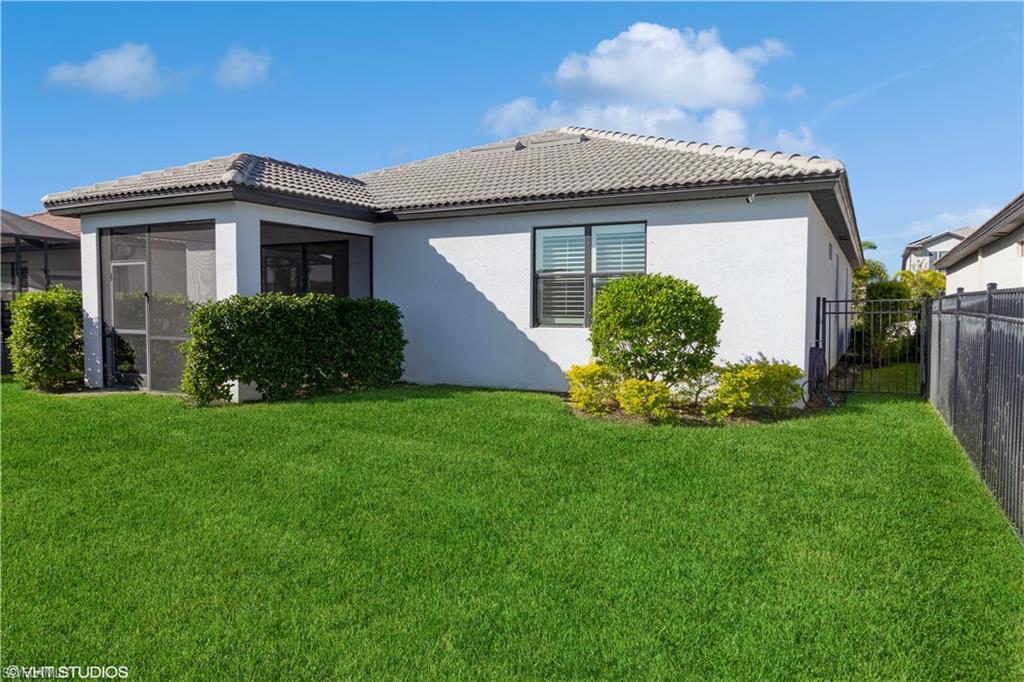 HAMPTON LAKES - Residential