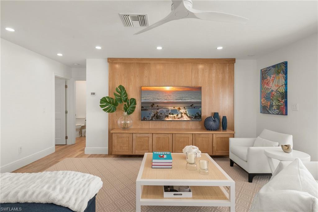 BEACH HOMES - Residential