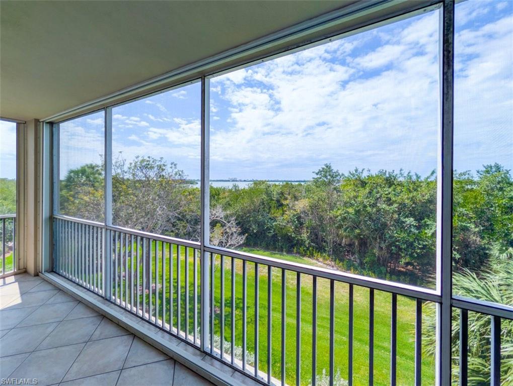 VINTAGE BAY - Residential