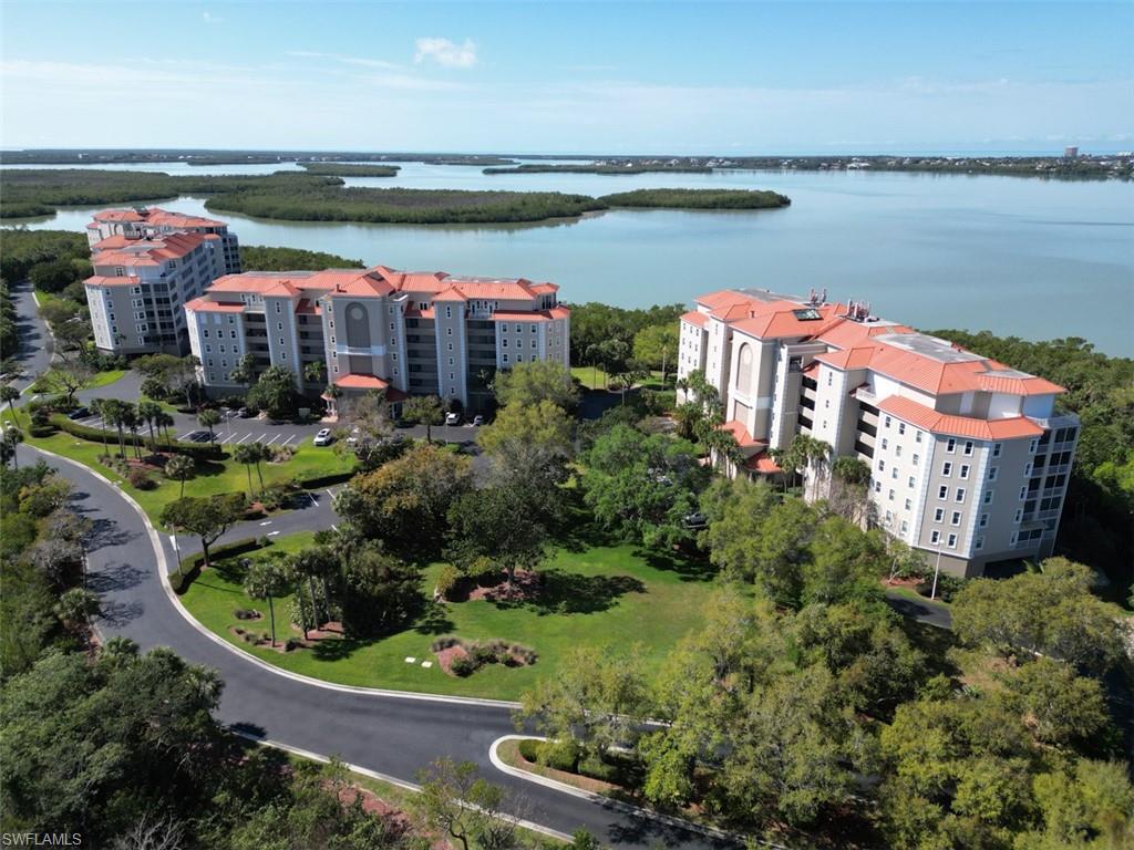 VINTAGE BAY - Residential