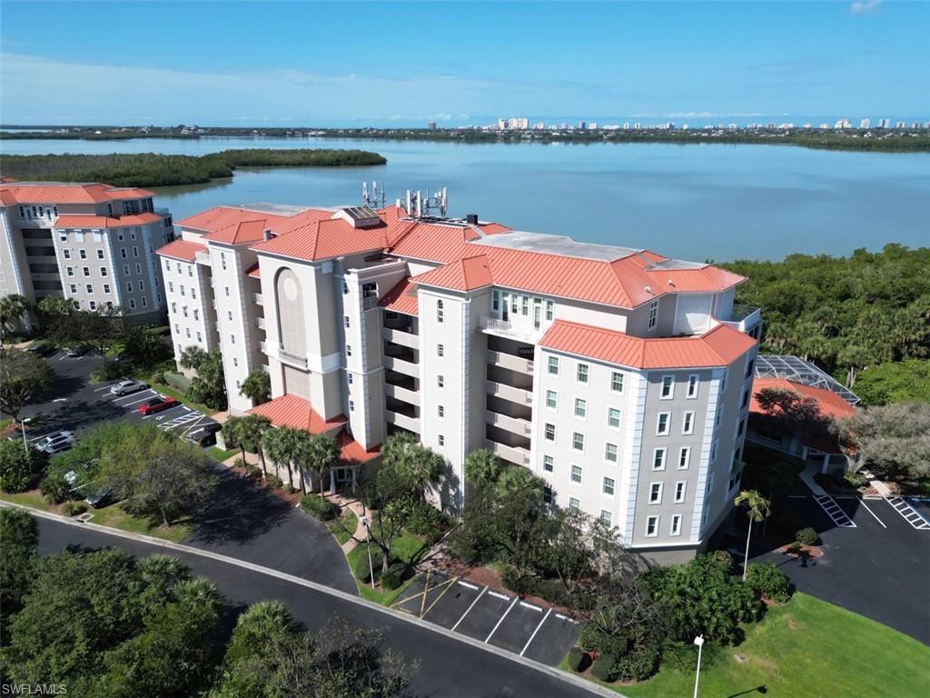 VINTAGE BAY - Residential