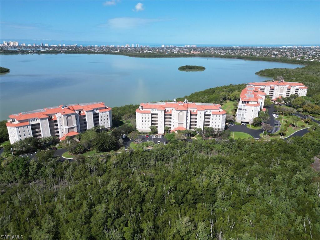 VINTAGE BAY - Residential