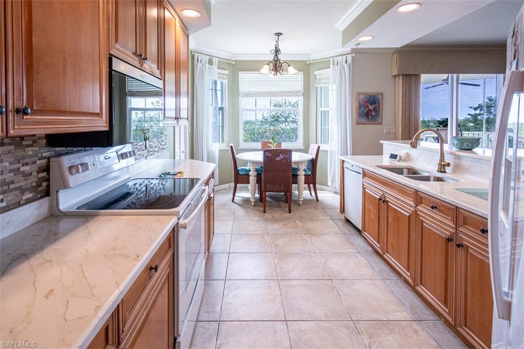 VINTAGE BAY - Residential