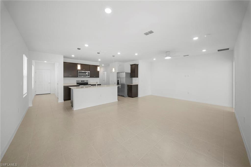 WHISPERING LAKES - Residential Lease