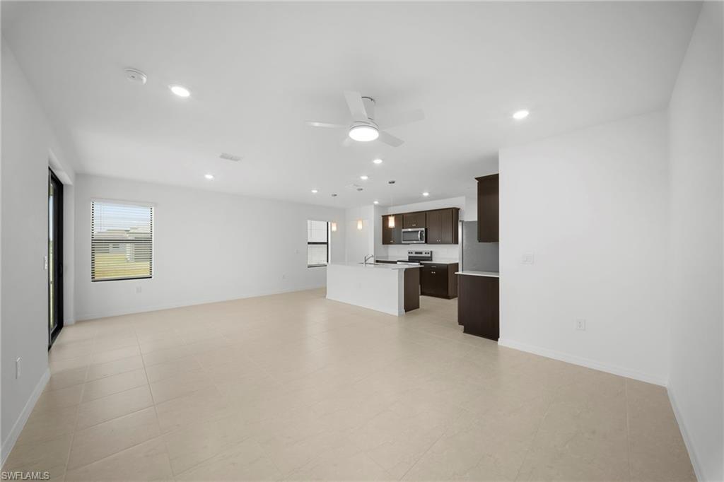 WHISPERING LAKES - Residential Lease