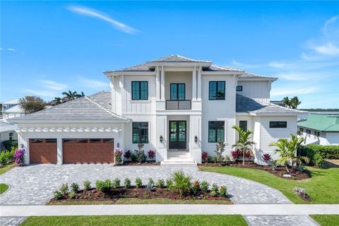 960 Iris CT MARCO ISLAND FL 34145