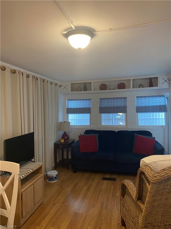 MARINERS COVE - Residential