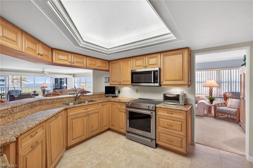 BEACHCOMBER CONDO - Residential