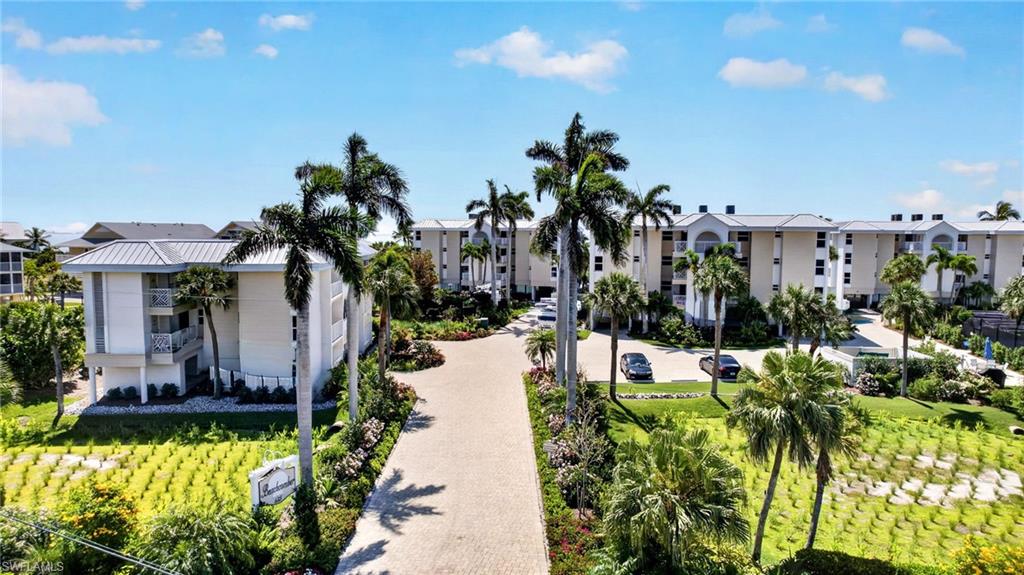 BEACHCOMBER CONDO - Residential