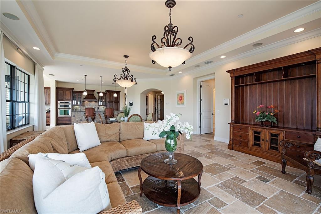 2546 Marquesa Royale LN 7-302