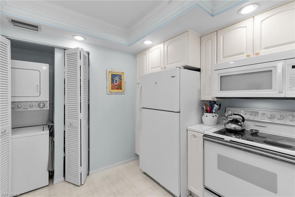 SWAN LAKE CLUB - Residential