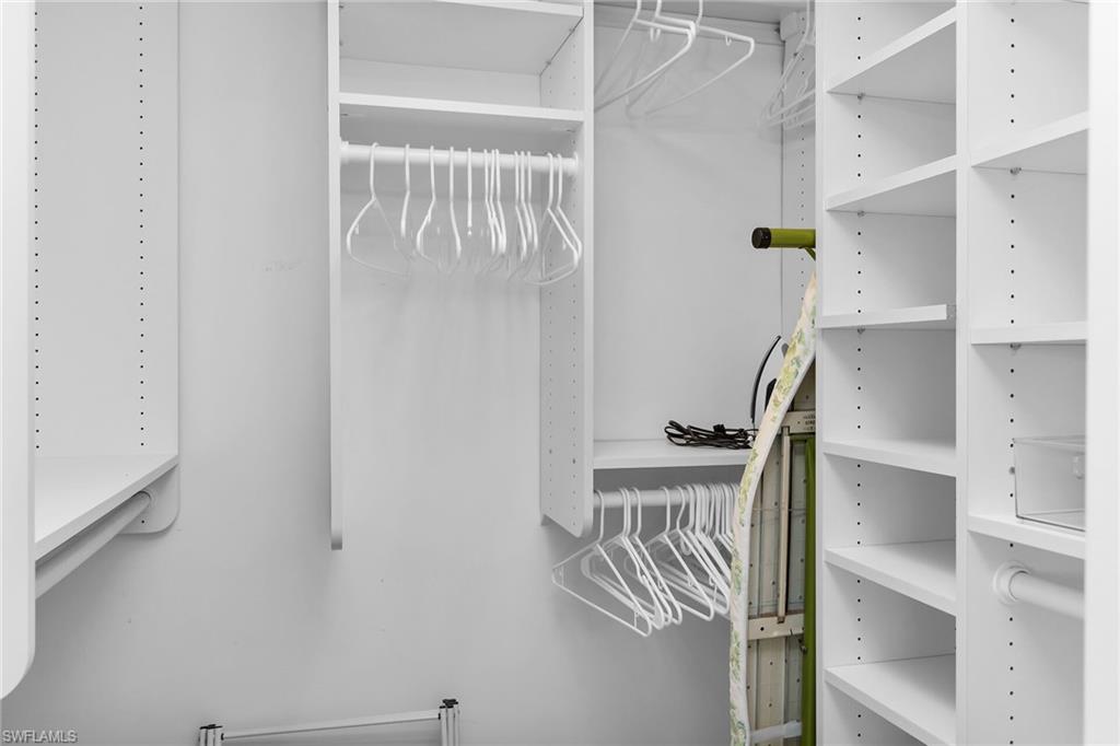 SWAN LAKE CLUB - Residential