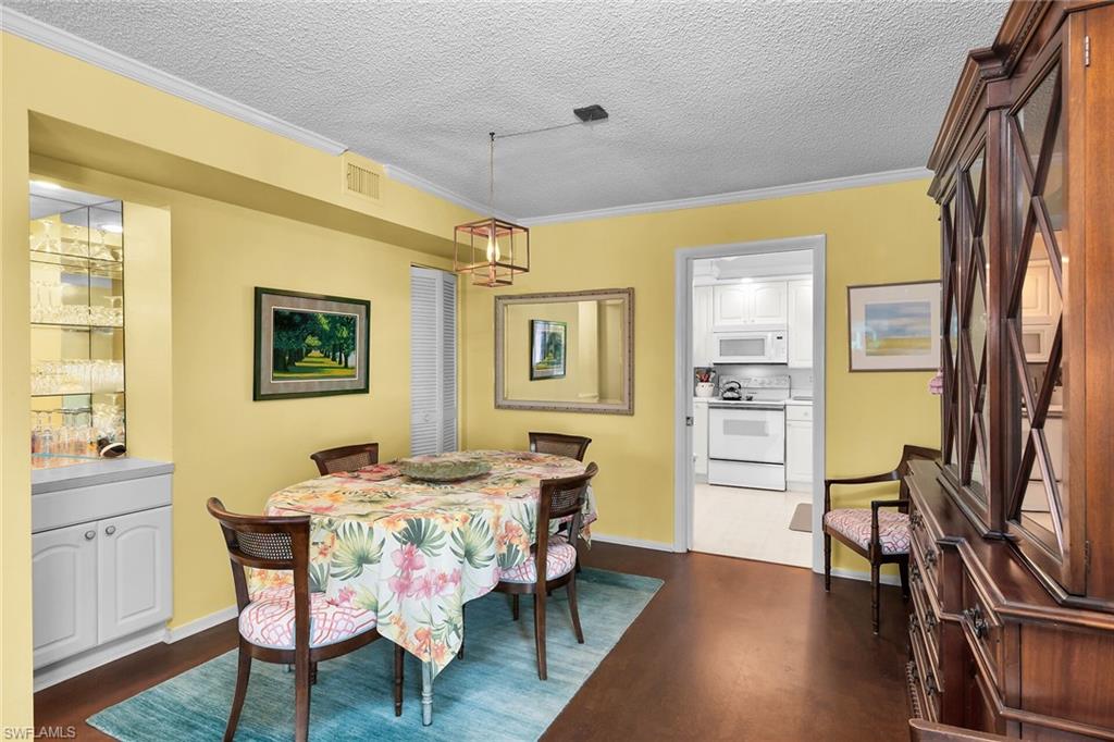 SWAN LAKE CLUB - Residential