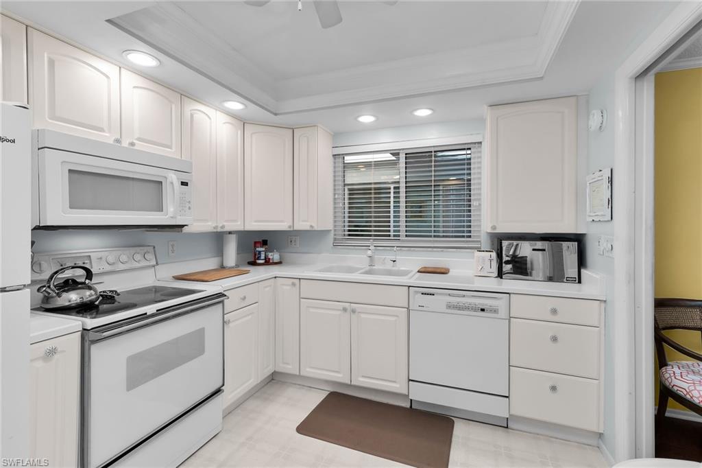 SWAN LAKE CLUB - Residential