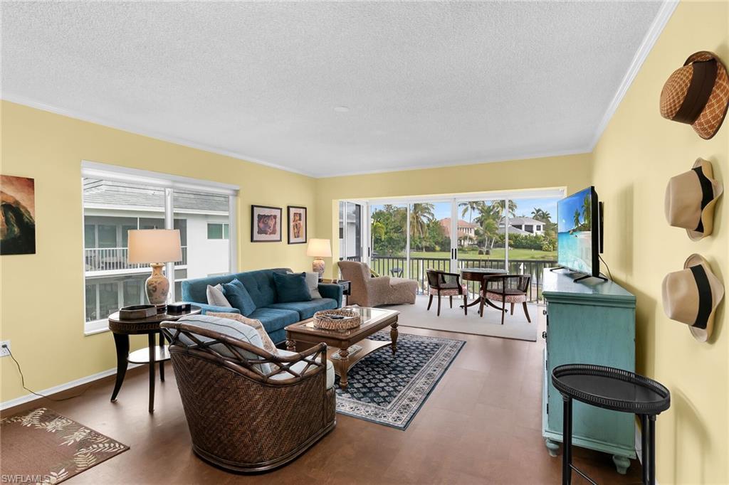 SWAN LAKE CLUB - Residential