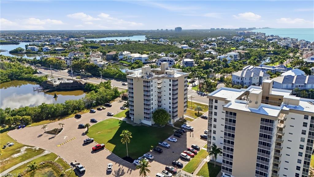 BEACH AND TENNIS CLUB - Residential