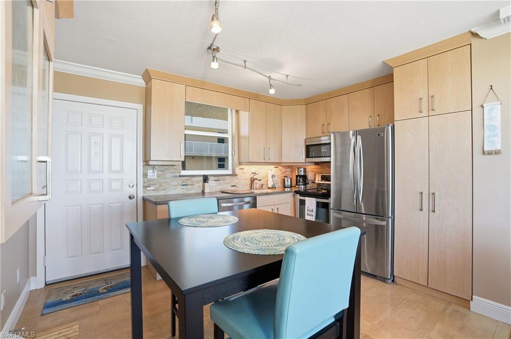 BEACH AND TENNIS CLUB - Residential