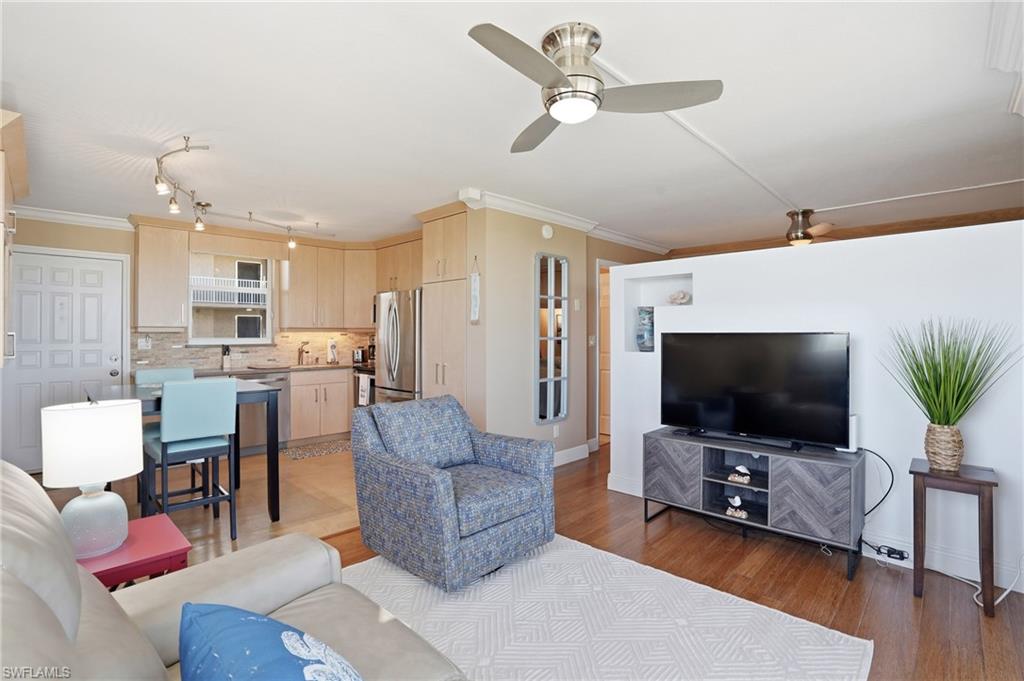 BEACH AND TENNIS CLUB - Residential