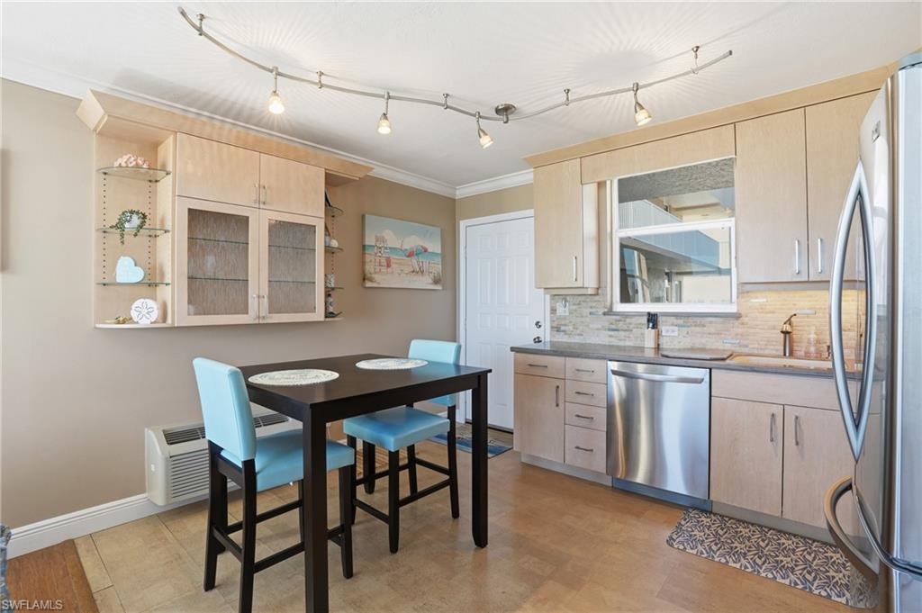 BEACH AND TENNIS CLUB - Residential