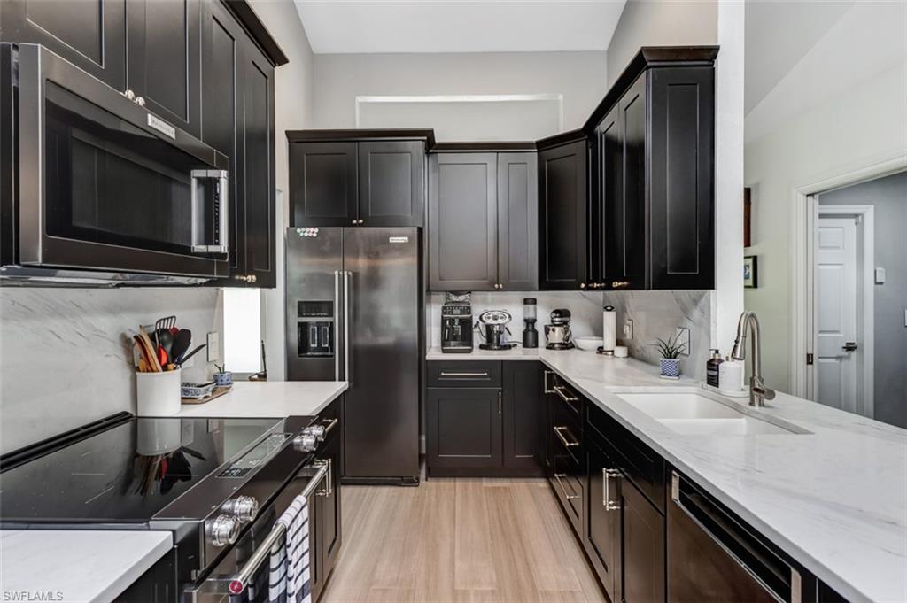 GOLDEN GATE ESTATES - Residential