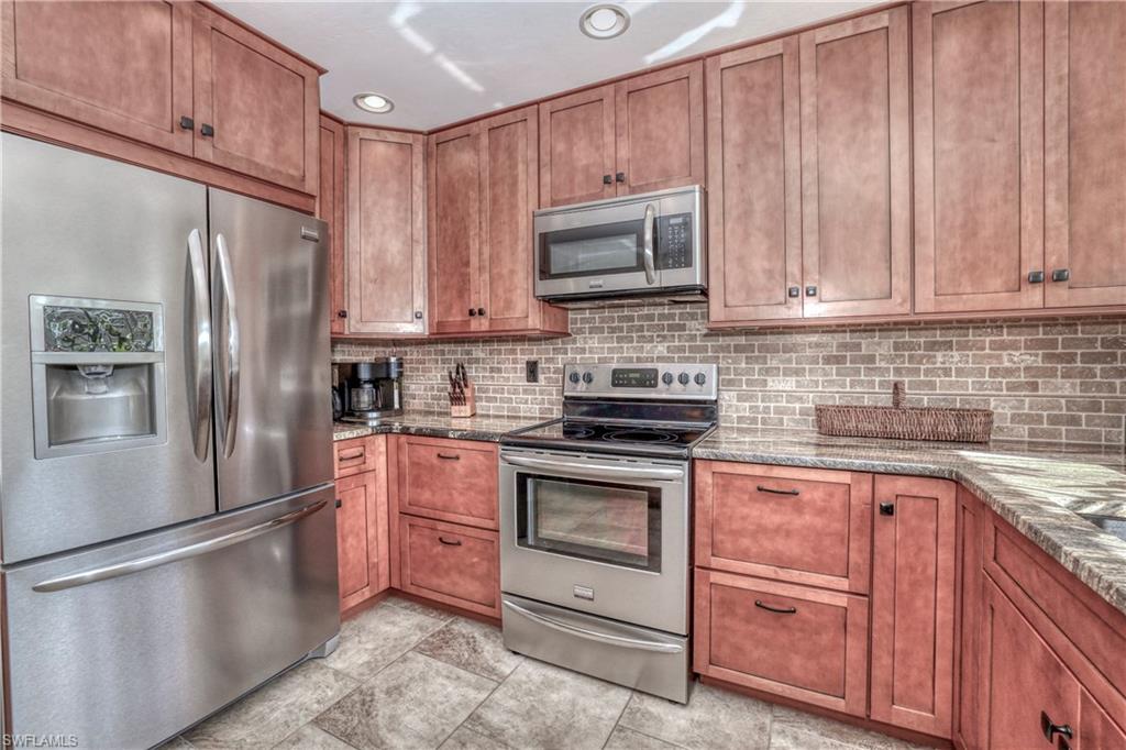 SEVEN LAKES - Residential