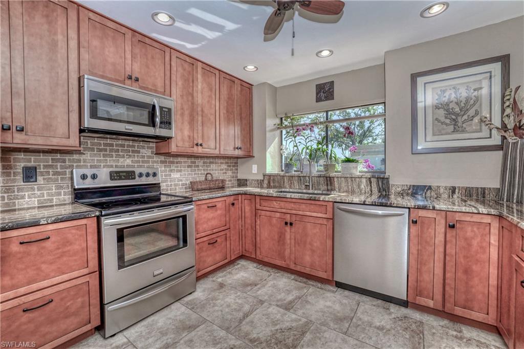 SEVEN LAKES - Residential