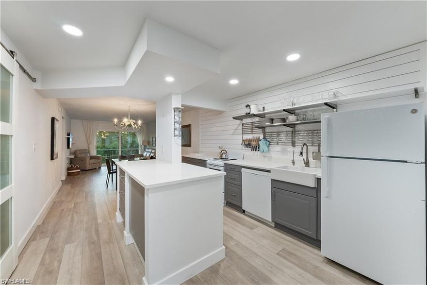 Fully renovated rental condo in Park Terrace is in an absolute PRIME location, in the heart of Olde Naples, you are Just steps from downtown 5th Avenue and only 7 blocks to Naples’ world-famous beaches. Featuring full, modern style upgrades throughout, unbeatable convenience, and an incredible price, this condo has it all. Comes Furnished. A rare opportunity to truly experience the Naples paradise lifestyle.