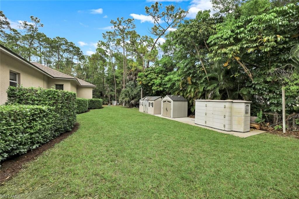 COLLIER WOODS - Residential