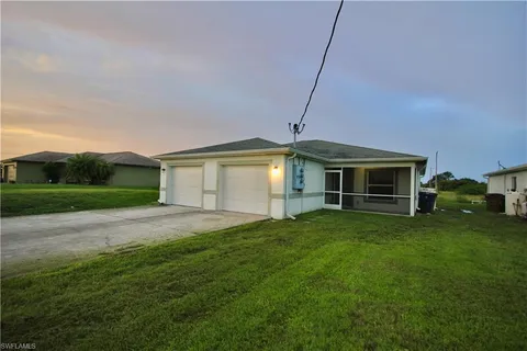 135\/137 Milwaukee Blvd, Lehigh Acres, FL 33974 - MLS#: 225027360