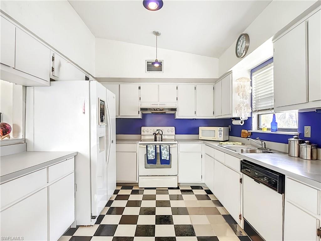 LAGUNA SHORES - Residential