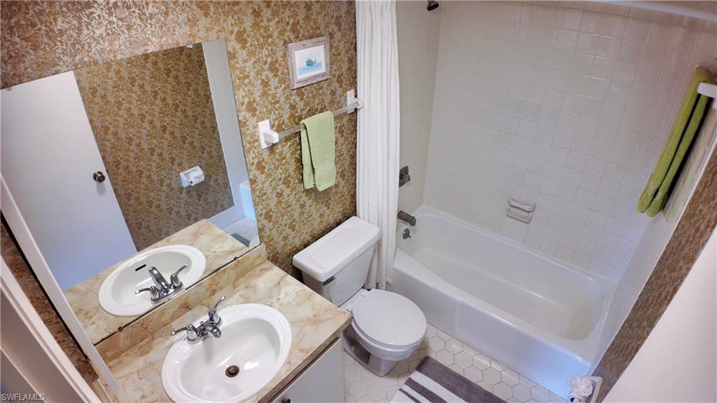 GLADES COUNTRY CLUB - Residential