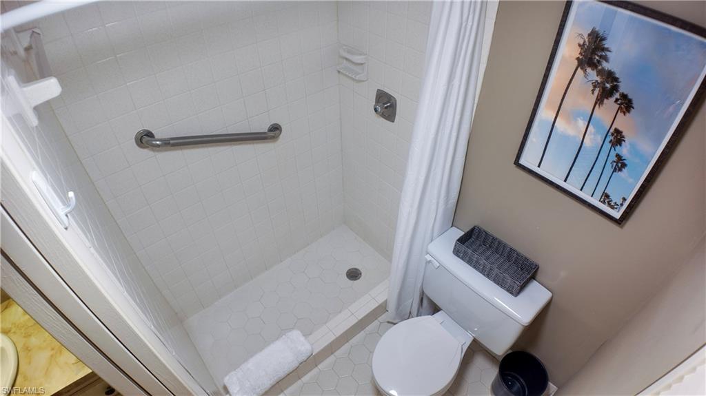 GLADES COUNTRY CLUB - Residential