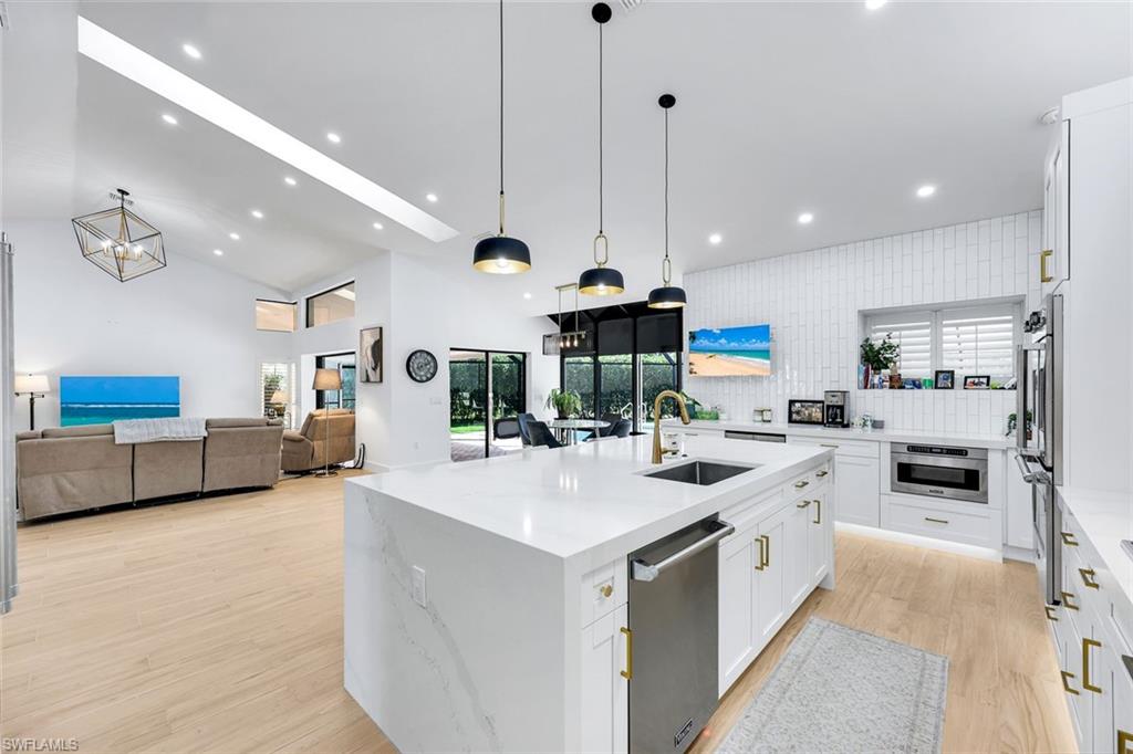 PINECREST AT PELICAN BAY - Residential