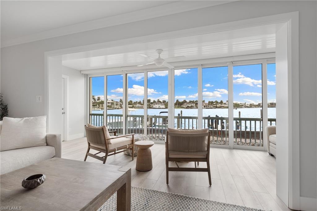 MOORINGS BAY APTS - Residential