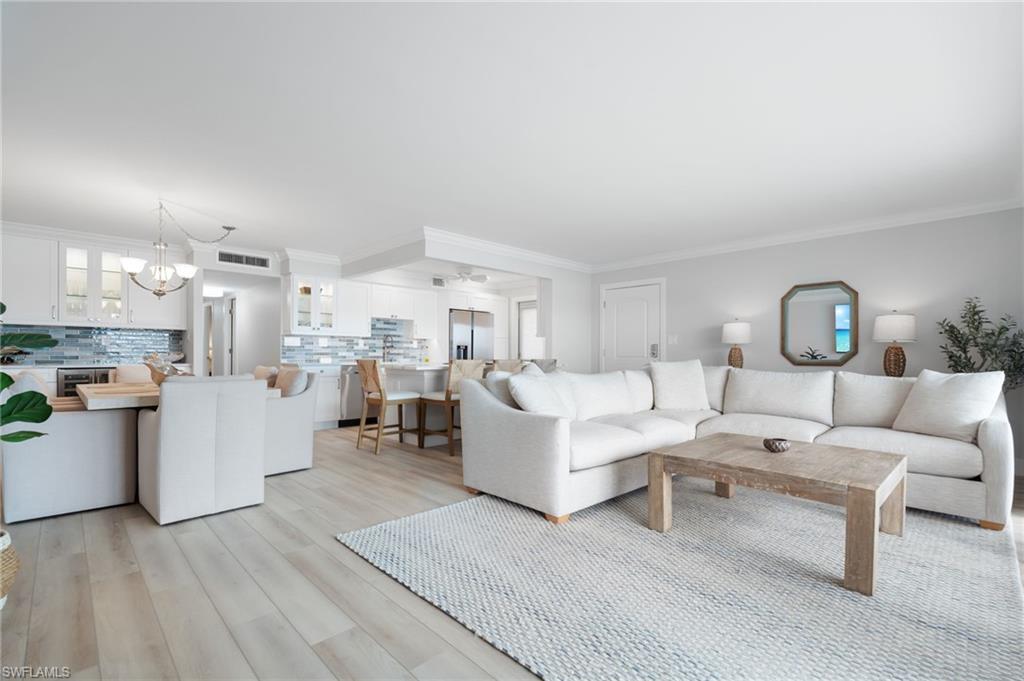 MOORINGS BAY APTS - Residential