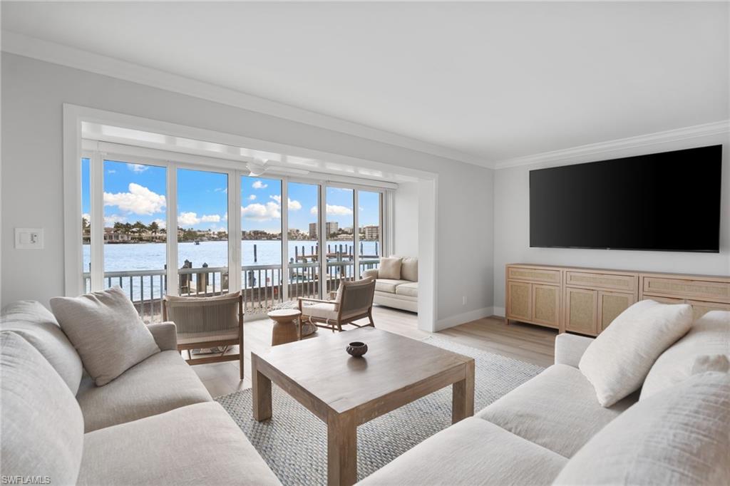 MOORINGS BAY APTS - Residential