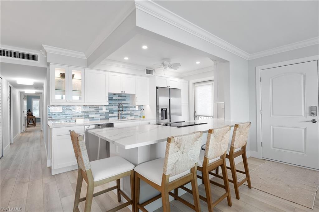 MOORINGS BAY APTS - Residential