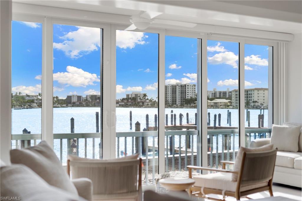 MOORINGS BAY APTS - Residential