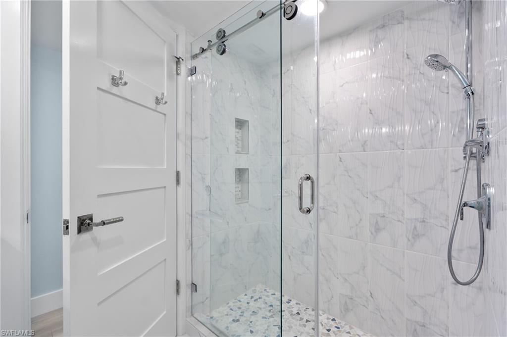 MOORINGS BAY APTS - Residential