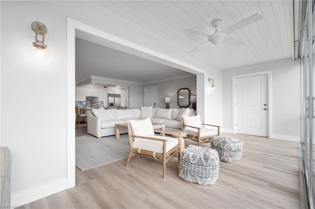 MOORINGS BAY APTS - Residential