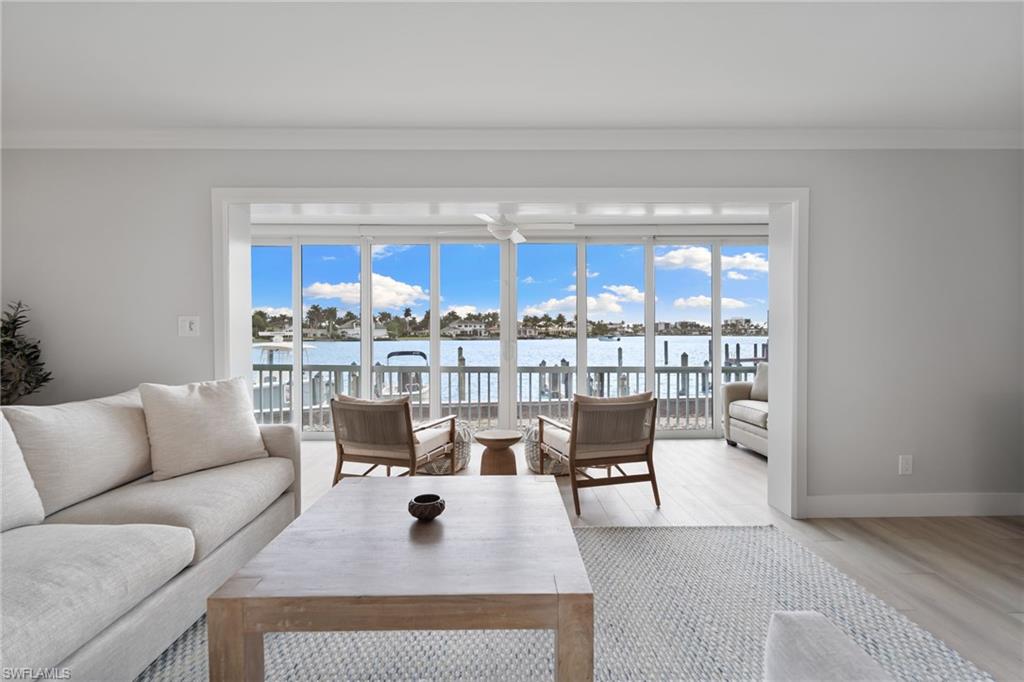 MOORINGS BAY APTS - Residential