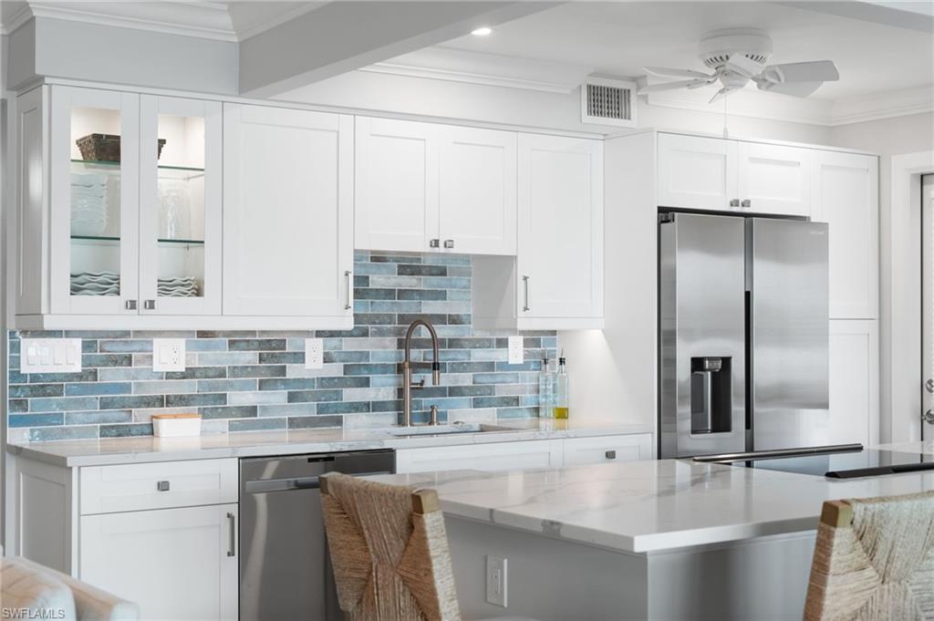 MOORINGS BAY APTS - Residential