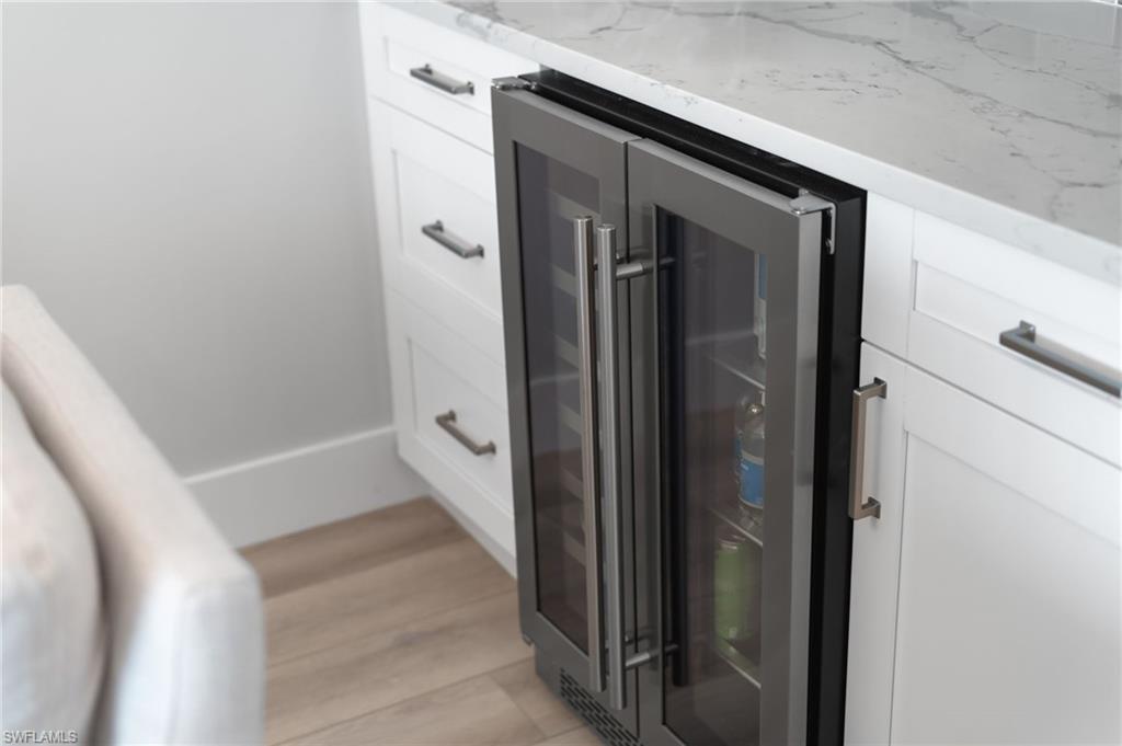 MOORINGS BAY APTS - Residential