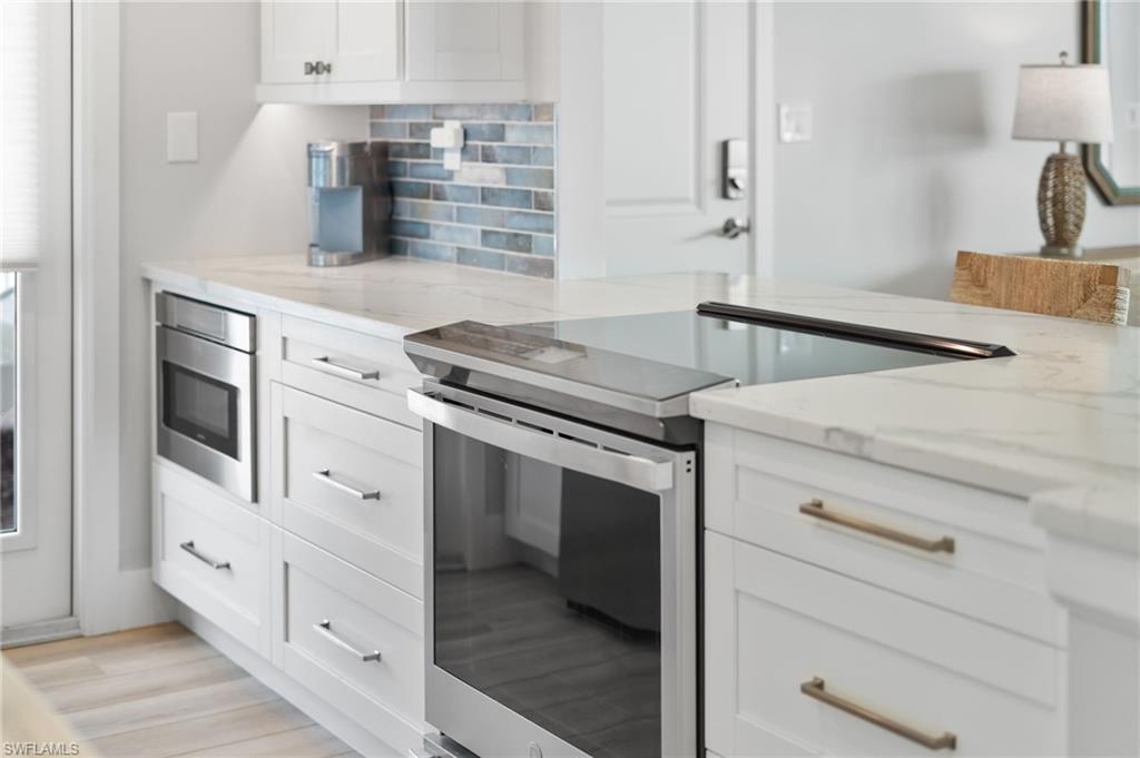 MOORINGS BAY APTS - Residential