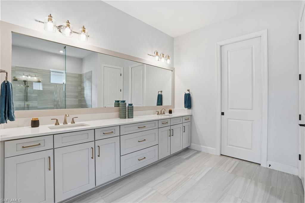 ESPLANADE LAKE CLUB - Residential