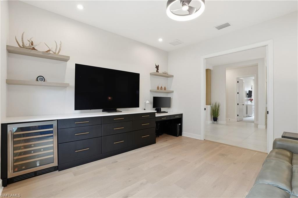 ESPLANADE LAKE CLUB - Residential